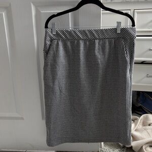 Liz Claiborne Black and White Houndstooth Pencil Skirt